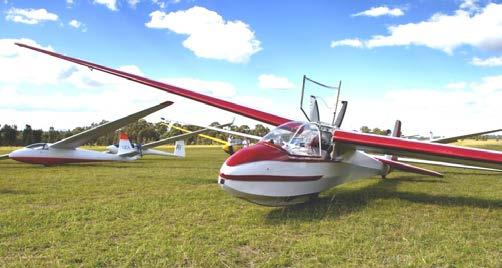 by Garry Morgan from Taree. John McCorquodale and Rob Moffat brought the K7 and Graeme Martin and Rob flew back seat for many pilots in the ASK13.