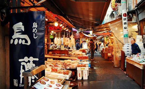 10:30-12:00 - Tsukiji (1-hour free time) At Tsukiji market you will have an hour-long break, which you can