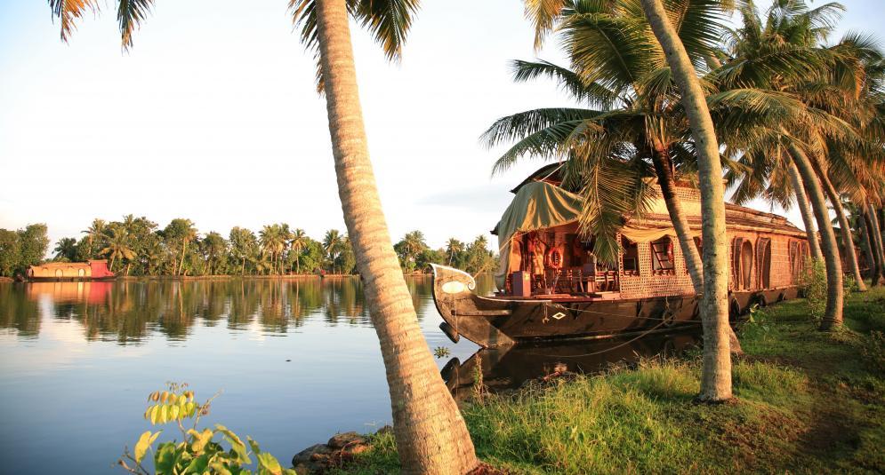 Beach HOLIDAY CODE BBK India, Discovery, 12 Days 1 night houseboat, 10 nights hotel, 11 breakfasts, 11 dinners, max group