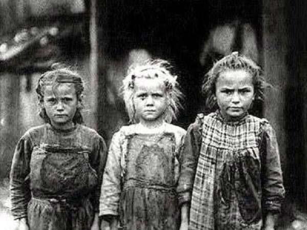 CHILDREN SUFFER HARDSHIPS Children also suffered during the 1930s.