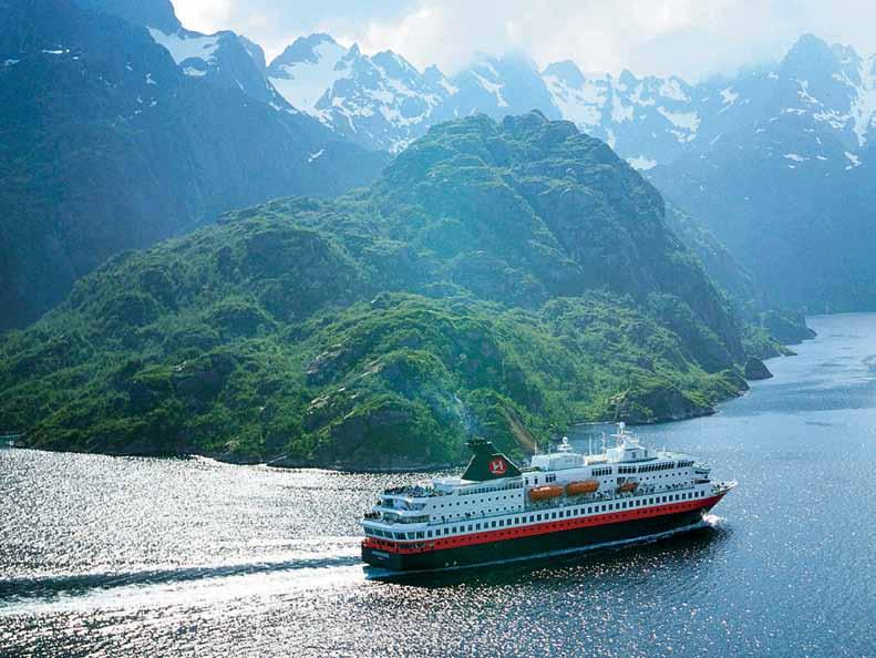 6 days Kirkenes - Bergen 6-day voyage Kirkenes Bergen Classic voyage South Sailing into the Trollfjord This 6-day voyage sails from the sparse northern landscapes to the lush southern regions.