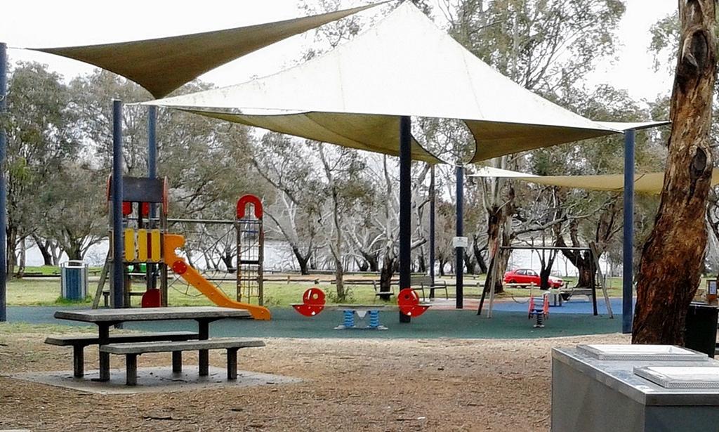 TYPES OF PLAY Play at Black Mountain Peninsula involves both the available equipment and the affordances of the broader environment.