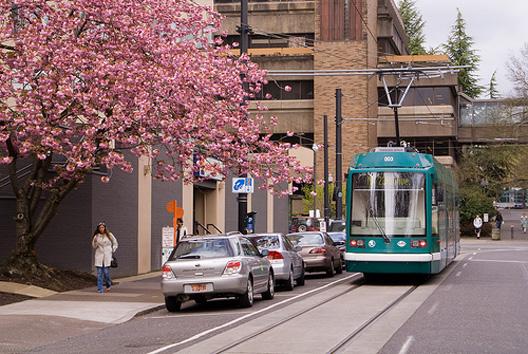 What are the Features and Benefits of Modern Streetcar?