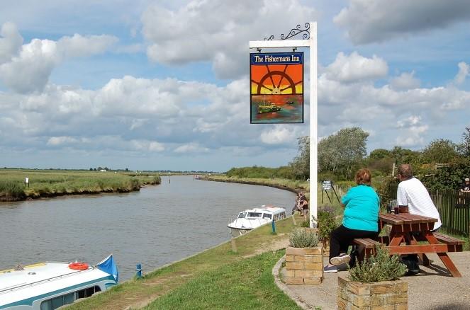 Burgh Castle Marina and Holiday Park is backed by quiet and gently undulating countryside which provides a variety of country walks and is an ideal base for cycling, fishing, bird-watching and for