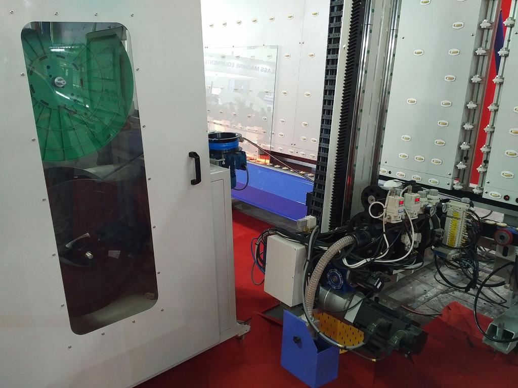 AUTOMATION AVAILABLE FOR STAINLESS STEEL SPACER SYSTEMS Automated bending machines have been developed for most rigid stainless steel spacers whether single material or hybrid in