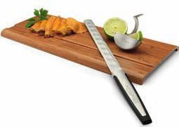 Slice perfect slices with this salmon knife and add a drop of lemon with the squeezer. 51 x 19,5 x 4 cm Formaldehyde compliant PCP-compliant EG 11.203.