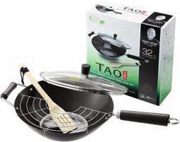 Non-stick coated wok with glass lid, spatula and grill.