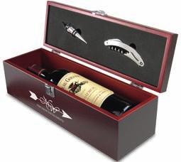 900 WINE BOX Wine box, bottle stopper and waitress knife.
