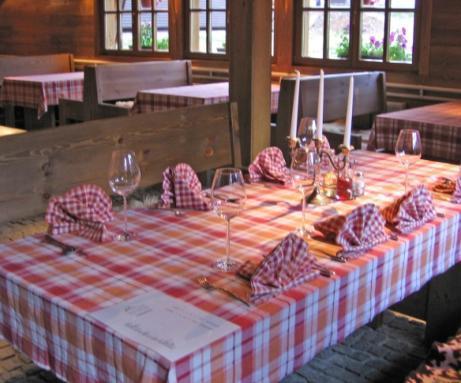 The restaurant has an atmosphere very warm, wood interior, enriched with the object of