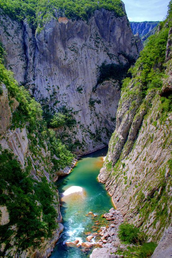 Moraca River Canyon-transfer by train Morača ("Moracha") is one of most beautiful river canyons in Montenegro which separate Moracke planine range from Sinjajevina range.