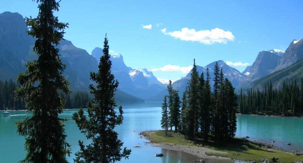 lake and mountain photo opportunities imaginable Boat trip to Spirit Island on the stunning Maligne Lake HOLIDAY CODE CAPT