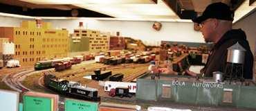 Show & Tell This Month s Theme was Freight Cars with Lading A Schnabel car is a