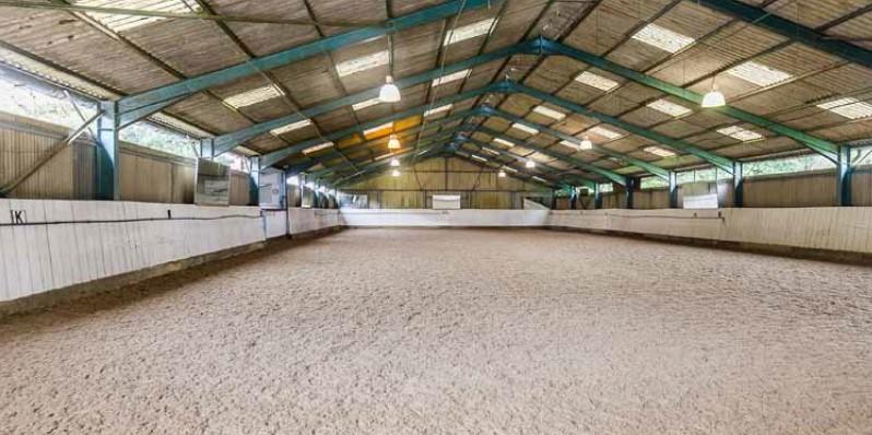 EQUESTRIAN FACILITIES Superb indoor arena (automatically irrigated), approximately 40m x 20m with a Martin Collins surface