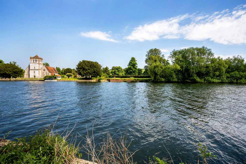 AN OUTSTANDING OPPORTUNITY TO CREATE A WONDERFUL RIVERSIDE HOME Price on Application - Freehold Superb 100ft direct River Thames frontage Opportunity for replacement or refurbishment Prime location