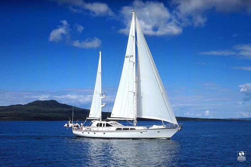 Pacific Eagle 31m/102 Charters in: New Zealand/Fiji Built/Refit: 1990/2002 Beam: 7.