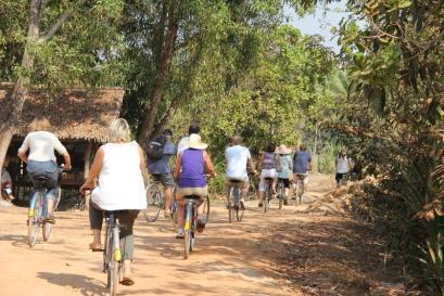 ACTIVITY SIEM REAP CYCLING IN THE COUNTRYSIDE Pedal along the small paths, admire the changing landscape of the countryside