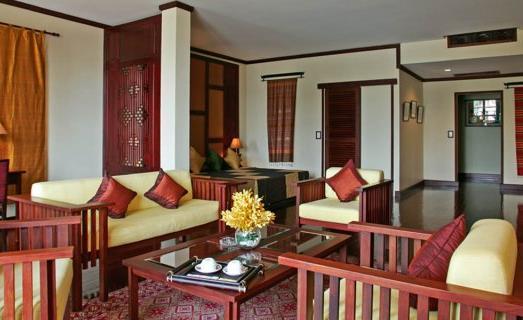 YOUR HOTEL Phnom Penh Amanjaya Pancam Hotel Localisation: o In the heart of the city Rooms: o 21 rooms divided in