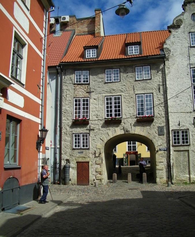 now Riga s Old Town (left), and