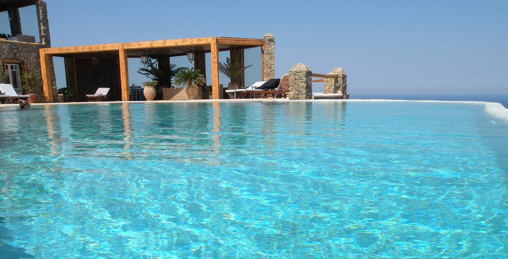Built with the Cycladic style, its architecture is in total harmony with its natural surroundings.