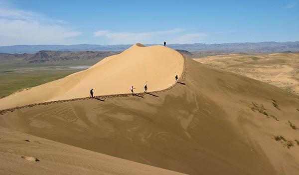 Day Sightseeing The Khongor sand dunes are some of the largest and most impressive white sand