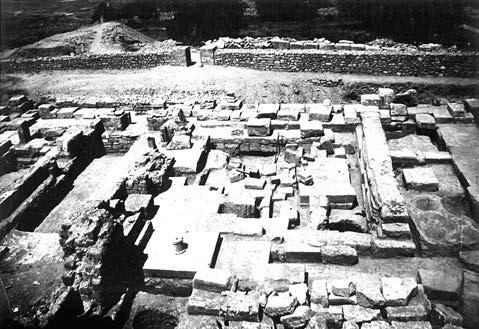 Fig. 25a,b. Ialisos, temple of Athena Polias and Zeus Polieus: a. the ruins of the temple after the excavations of 1924; b. the excavation of the votive deposit in 1923 (from Livadiotti, Rocco 1996).
