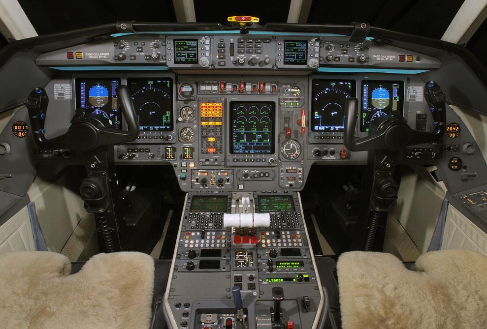 AVIONICS & COCKPIT AVIONICS: (Honeywell Primus 2000) AIRBORNE FLIGHT INFORMATION SYSTEM: Honeywell VHF AFIS and SAT AFIS AIR DATA COMPUTER: Honeywell AZ-840 Micro Air Data Systems AUTOMATIC DIRECTION