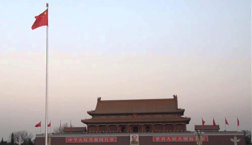 the raising of flag at Tiananmen Square at 5.25 AM every morning comfortable. We were served drinks and snacks in the spacious luxury cabins. The company has an office in Beijing.