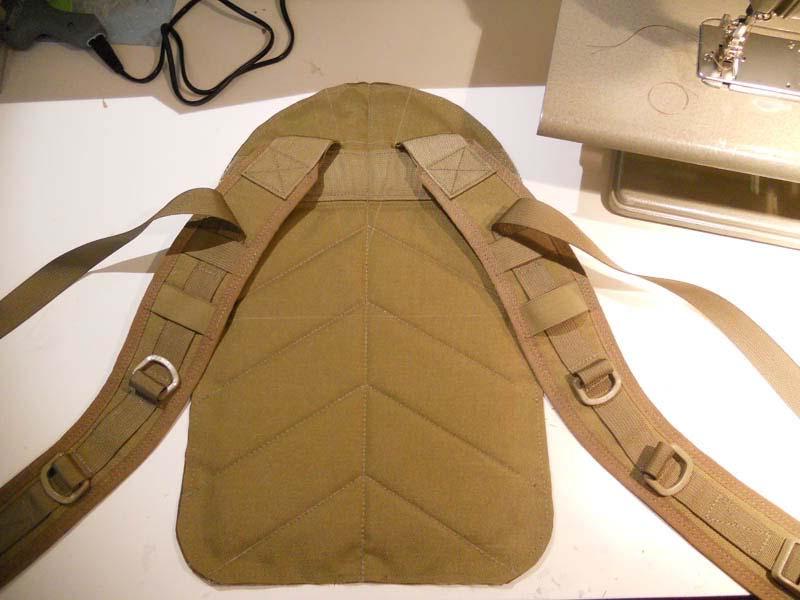 13 av 50 09.09.2015 11:37 Then we will make a pocket/sleeve for the frame sheet. In some commercially made packs, the pocket for frame sheet is also meant to accommodate a hydration bladder.