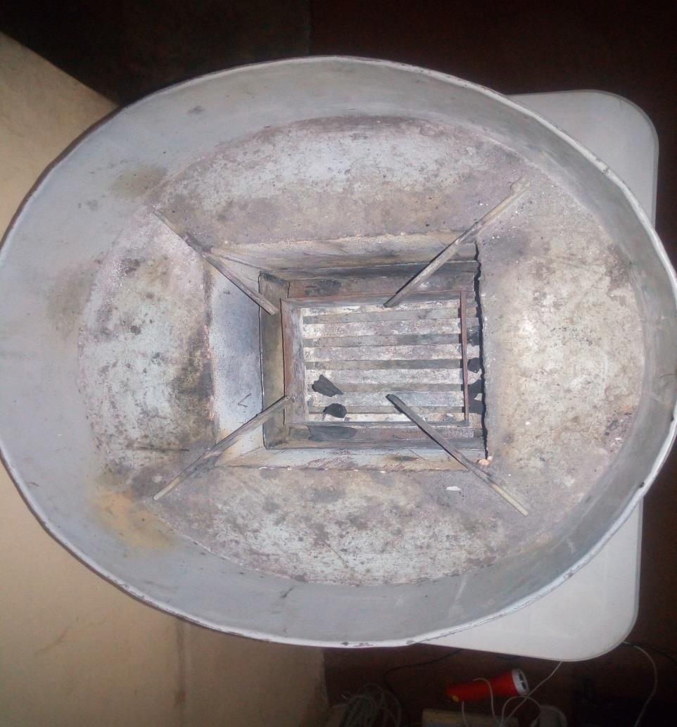 Scholarly J. Sci. Res. and Essay 40 Figure 6: Top view of the Eco-stove Both outer and inner walls of the CTR are constructed from 2mm toughened steel metal rectangle formed into in a cylinder.