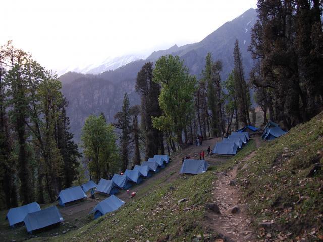 The campers would enjoy staying in the tents at heights of 6000 feet at base camp at Manali and 10000 feet at top camp at Gulaba.