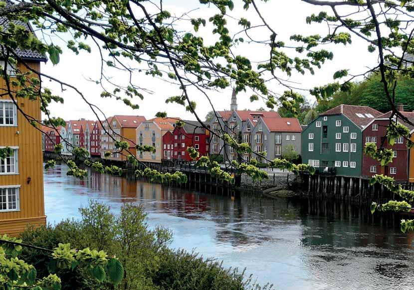 Historical coastal towns NIDAROS CATHEDRAL IN TRONDHEIM OLE STØRKSEN Norwegian wood A large city by Norwegian standards, Trondheim has managed to preserve the charm and intimacy of a small town.