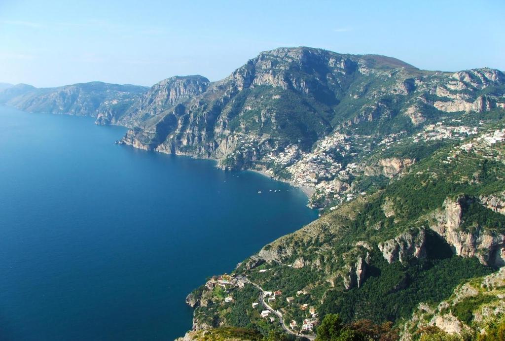 Natural trekking in Costiera Enjoy the stunning beauty of the Amalfi Coast. Get yourself lost in breathtaking scenarios!