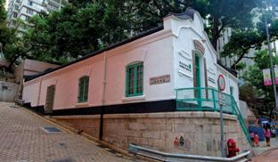 Continuing along Queen s Road East, you will pass by Hopewell Centre, Hong Kong s first circular skyscraper, before arriving at the Old Wan Chai Post Office 2.