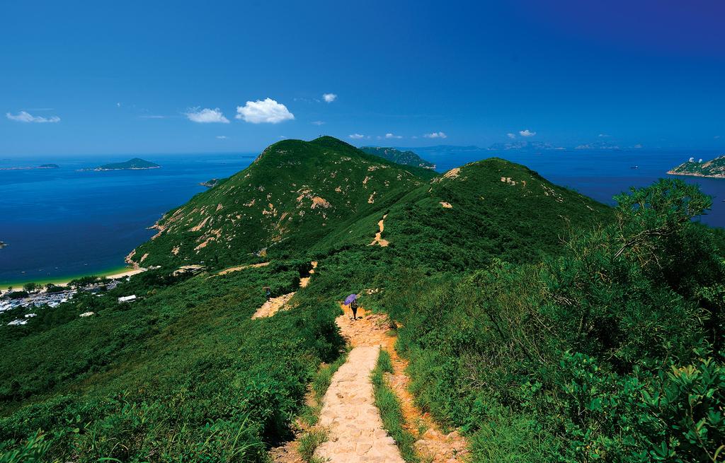 he last leg of the Hong Kong Trail, this meandering path on the ridge of Dragon s Back is widely hailed as one of Hong Kong s best urban hikes.