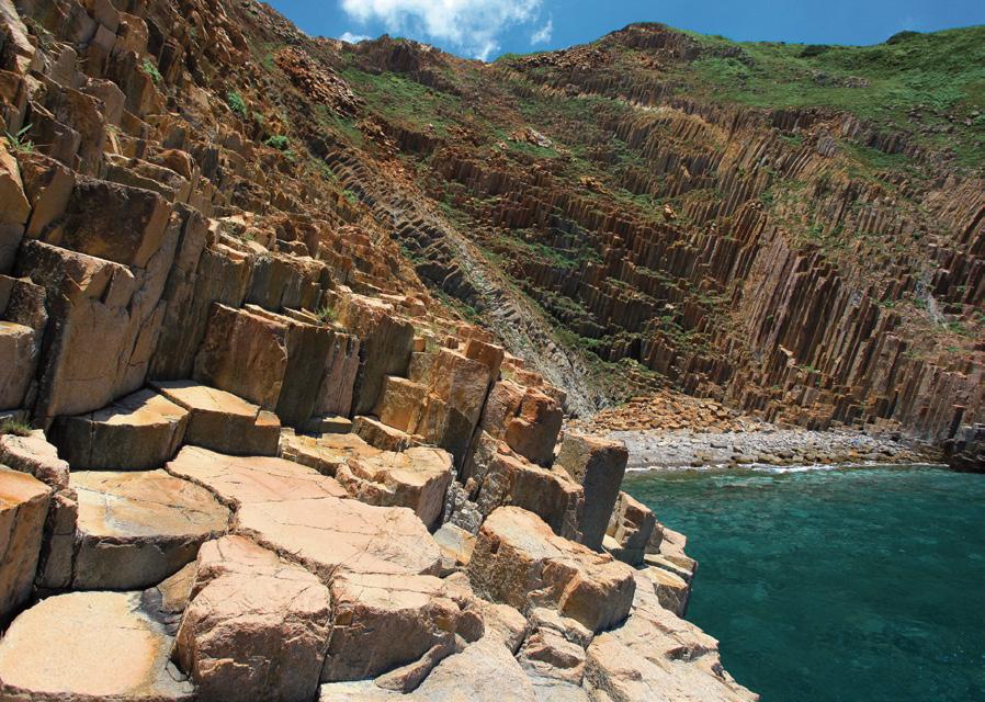 GEOLOGIC MAGNIFICENCE HONG KONG UNESCO GLOBAL GEOPARK Geological Wonders GEOLOGICAL WONDERS Whether it s volcanic or sedimentary rocks, or formations