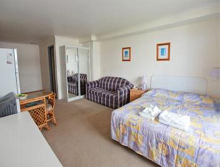 Manly Waterside Holidays Manly Waterside Holidays is a family owned and operated business that offers quality air conditioned apartments within a very close distance to Navitas English Manly.
