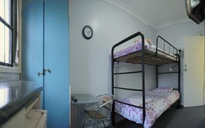 Sinclair s City Hostel Sinclair s City Hostel is within walking distance of Sydney s CBD and buzzing café s, bars, restaurants and shops in the trendy suburb of Surry Hills.