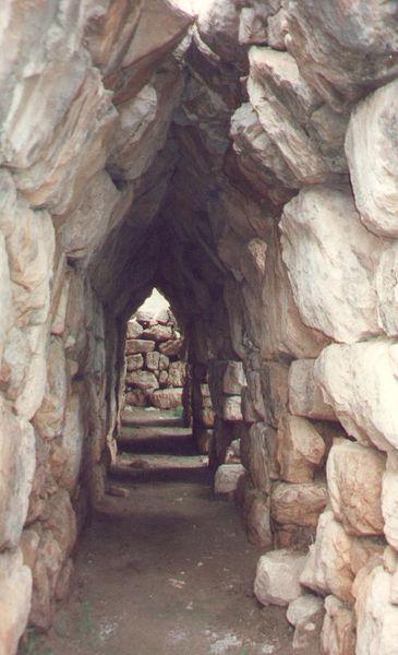 Mycenean Art and Architecture Architectural innovations included the corbelled arch.