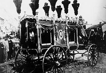 May 2 in Chicago, some 125,000 mourners passed by the open coffin in the old City HallCounty Building. On May 3, 1865 the train reached Springfield, the town that Lincoln loved.