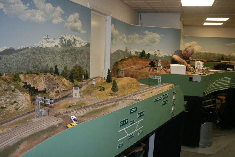 Layouts in Progress Bob Halsey One of the most amazing model railroad layouts in the Carolina Southern Division area takes up the entire basement at the home of David B. Ward in Cabarrus County.