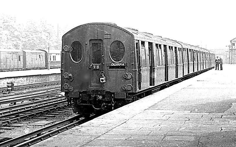 On the District Line at that time was the 1920 F Stock (Above, Right) with a single-equipped motor car former control trailer nearest.