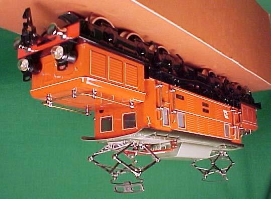 Note the tinplate flanges, Marklin-type couplers, tinplate-like nickelplated pantographs and handrails, and third rail pickup shoes.