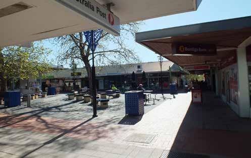 3.7 Building design and height The Curtin shopping centre was opened in 1964 and features a central courtyard measuring 26 by 24 metres, providing a public area away from traffic.