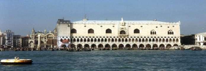 Proceed to Venice Island by boat where you will take a Panoramic Walking Guided Tour of Venice.