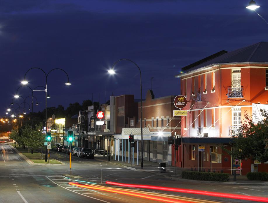 You will love Wagga Wagga with its stunning landscapes and unusual architecture to sassy shops and a vibrant arts scene, it s a place that will capture your imagination and tempt you to come back