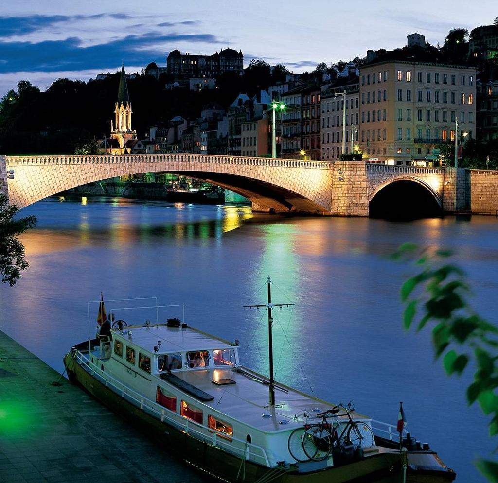 LYON NICE LIVING CITY Lyon was a double prize winner at the 2007 LivCom Awards for liveable communities A green city The refurbishing of the Rhône river banks beautiful has revealed over a 5