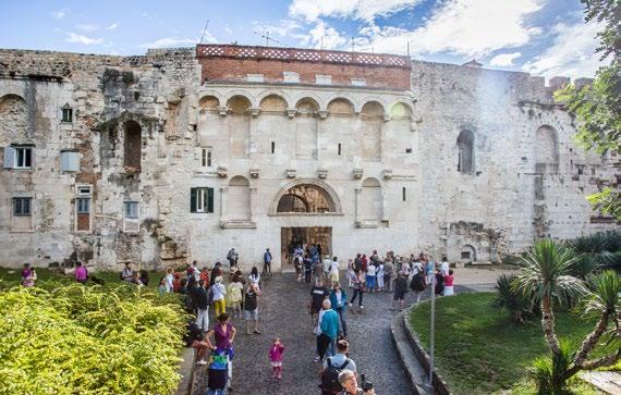 A relaxing ride through the picturesque Makarska and Omiš Riviera, past the ancient Salona, will bring us to Trogir a town included in the UNESCO s World Cultural Heritage List, built on site of the