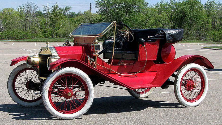 1910 Ford Model R ----- Simpler time and simpler automobiles; in many ways it would be nice