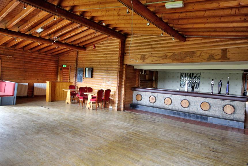 DESCRIPTION The Log Cabin Hotel is a traditional Norwegian pine building of substantial proportions which has been designed to offer an extremely high level of comfort and amenity.