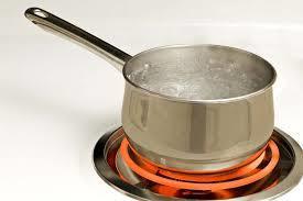 Handling of pots/sauce pans. 3 Only use the setting HI to boil water.